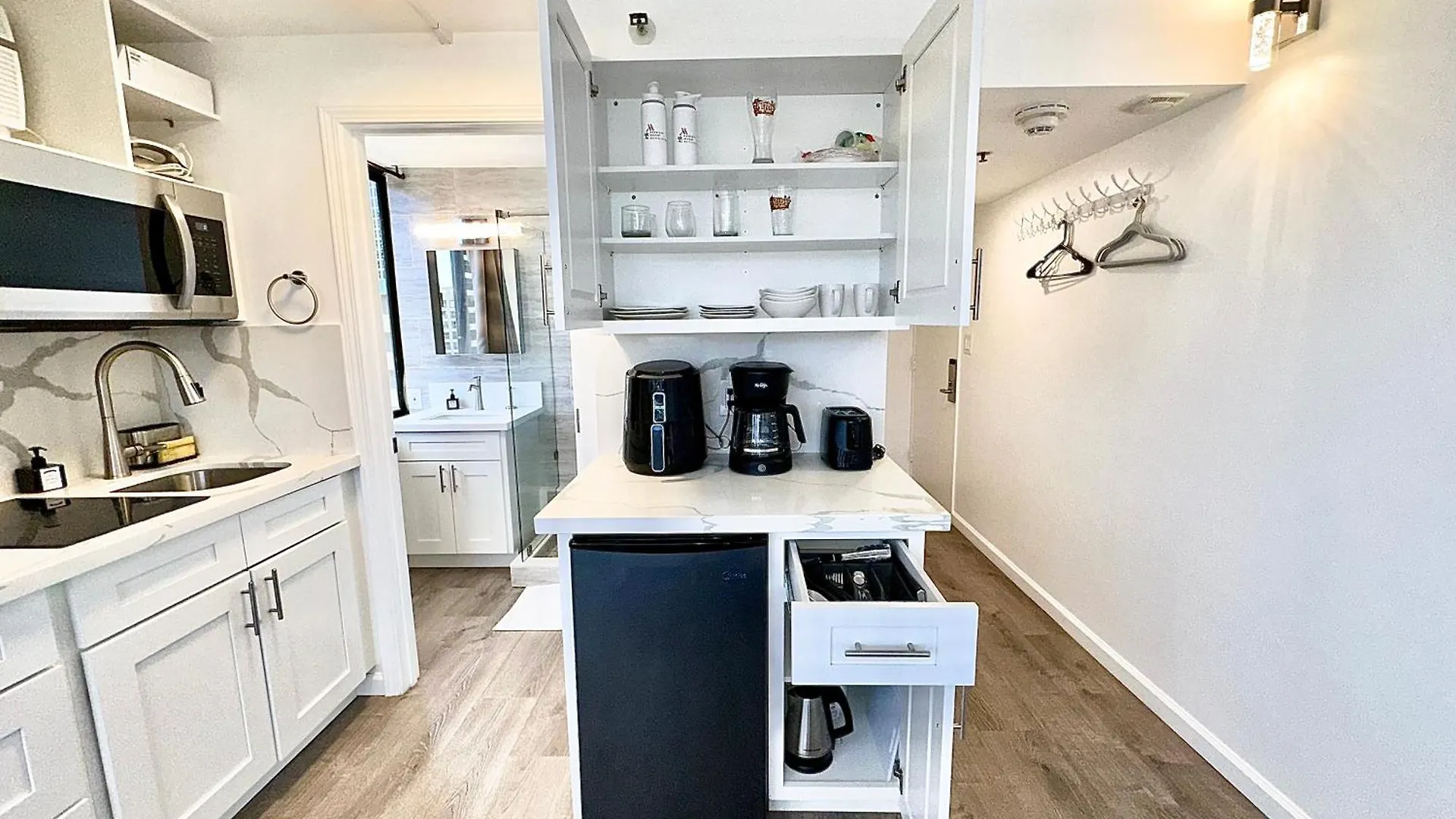 Hawaiian Monarch Ocean & Canal View - Newly Renovated - Waikiki Studio ホノルル 米国