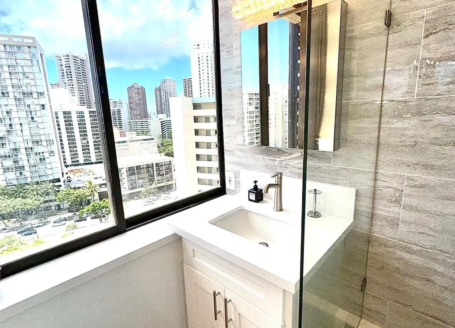 Hawaiian Monarch Ocean & Canal View - Newly Renovated - Waikiki Studio ホノルル 0*,  米国